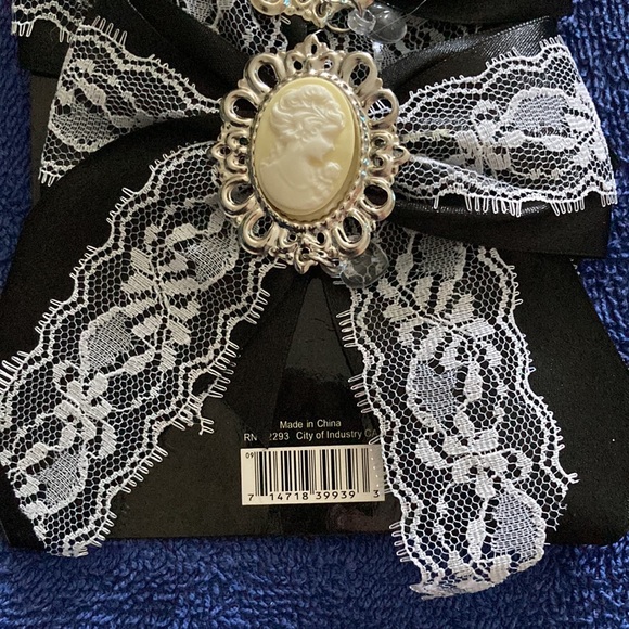 Choker & Hair Bow set - Picture 4 of 7